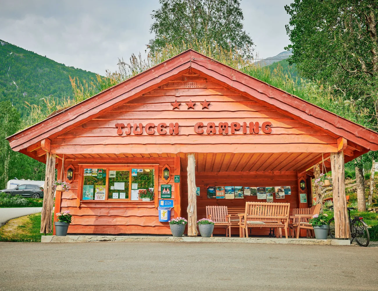 Bilde av resepsjonen på Tjugen camping i Loen