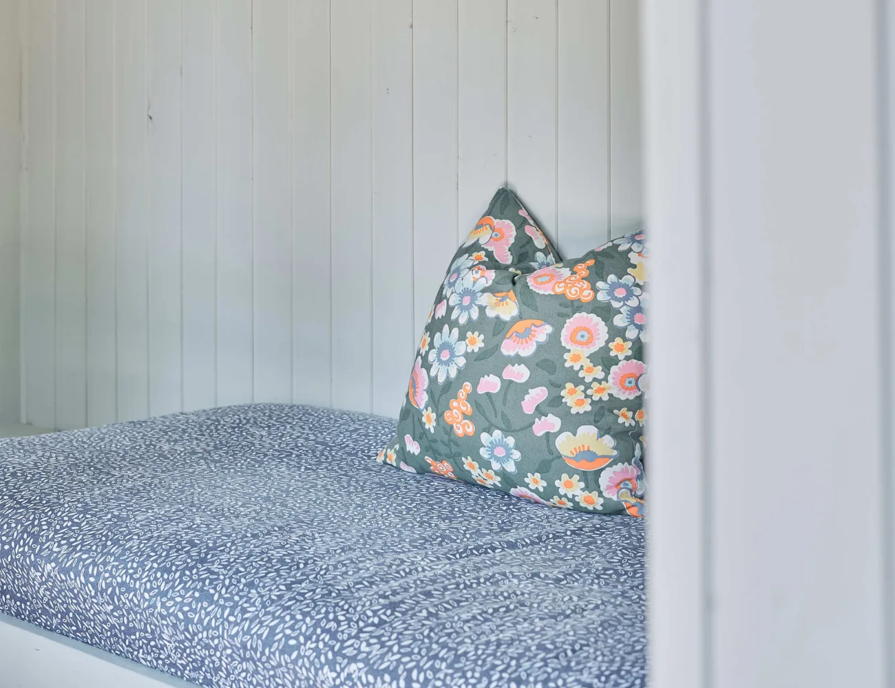 Bilde fra interiør i campinghyttene til Tjugen camping4