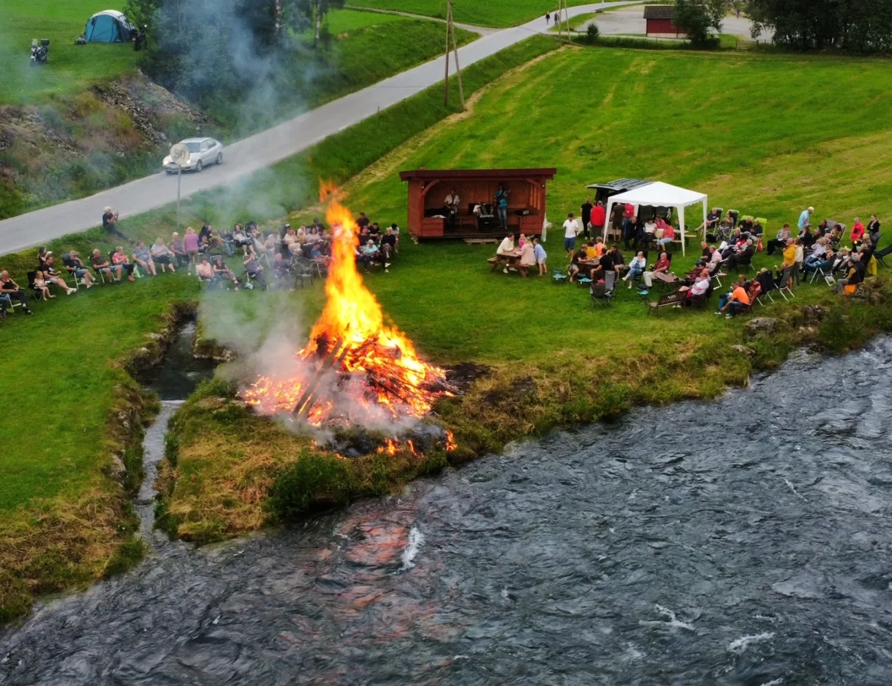 BIlde av St. Hans / Jonsok feiring med bål på Tjugen camping4