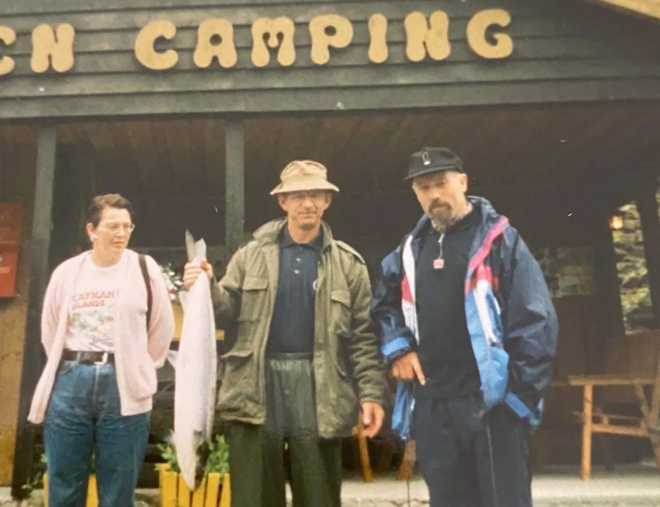 Bilde fra laksefiske ved Tjugen camping i gamle dager3