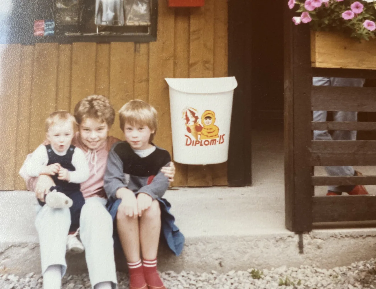 Bilde av Kristin på Tjugen camping som barn sammen med sine søsken7