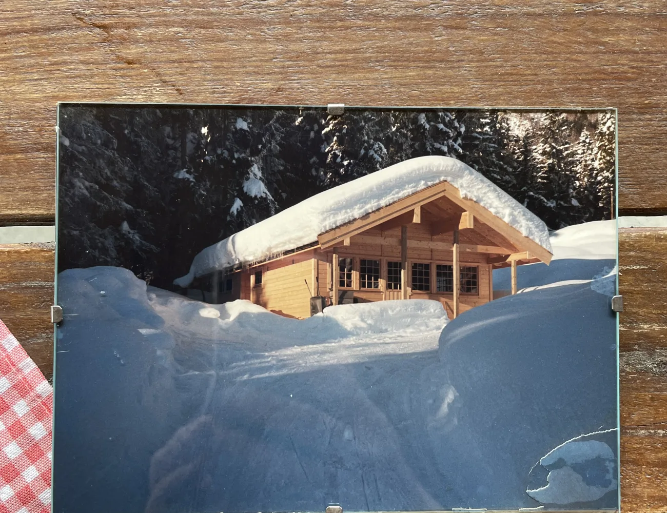 Bilde frå 80-tallet av vinter på Tjugen camping med mykje snø8